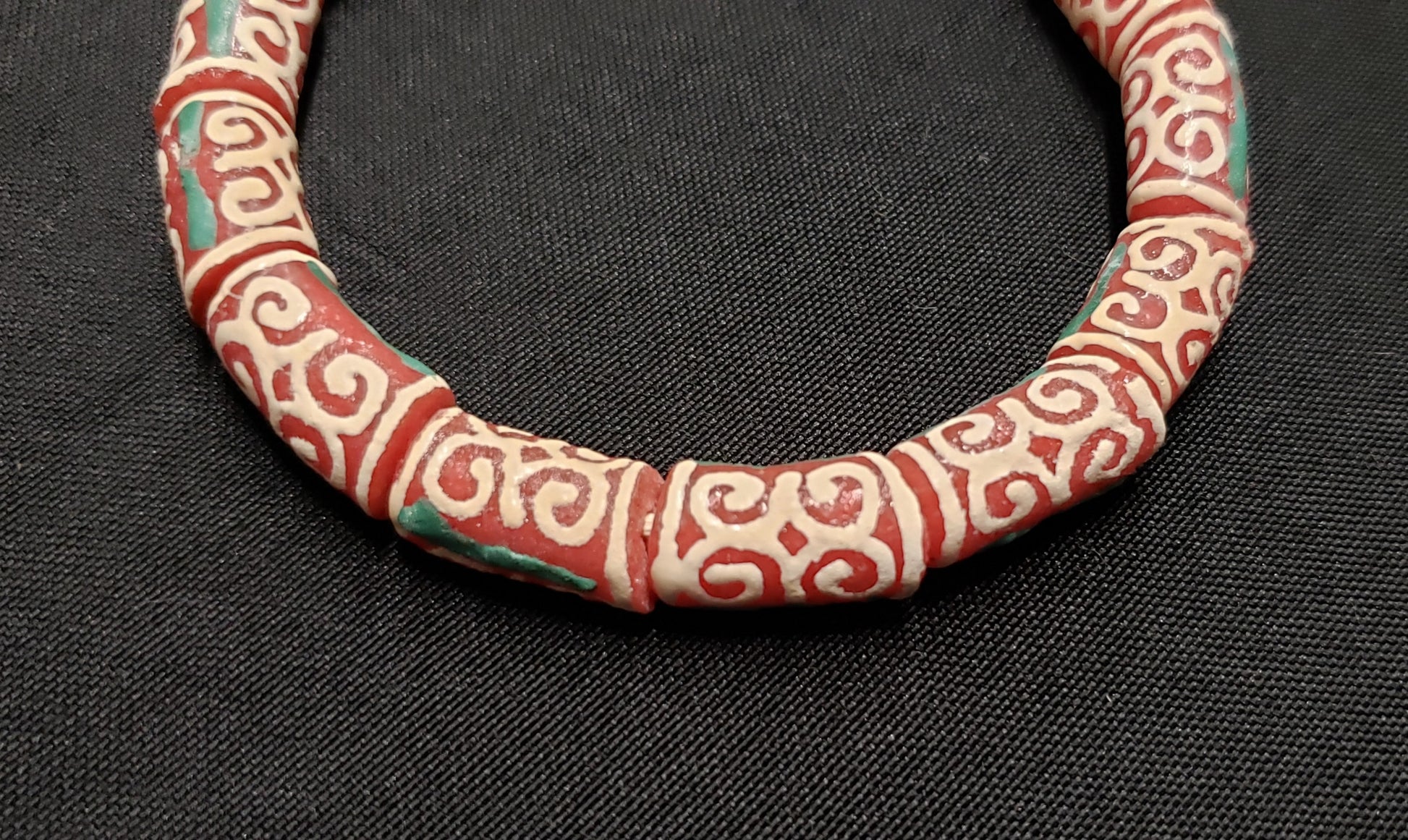 Craft with African glass beads from Ghana. Design jewelry, accessories, or crafts, with Dwennimmen Adinkra beads. - Aadampo