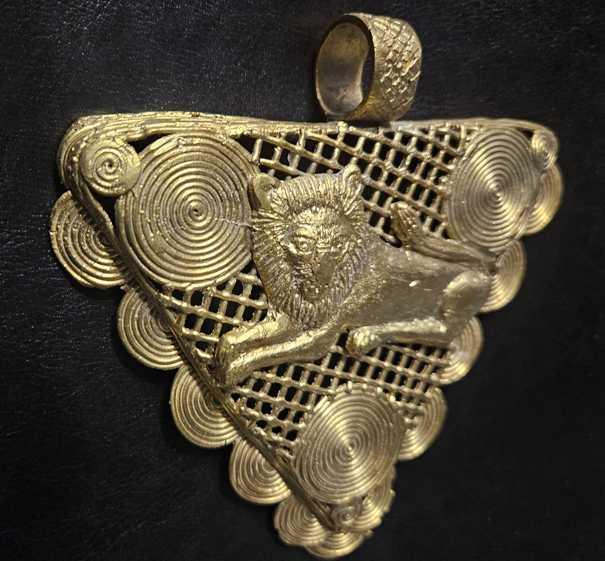 Oversized Adinkrahene Lion Brass Pendant – Ghana
