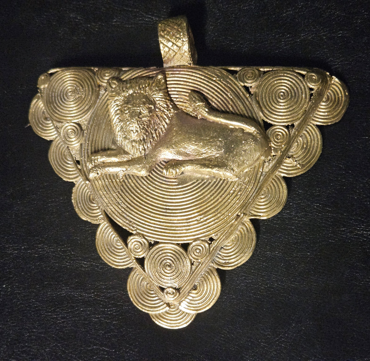 African Brass Lion Pendant with Adinkrahene Symbol – Ghana