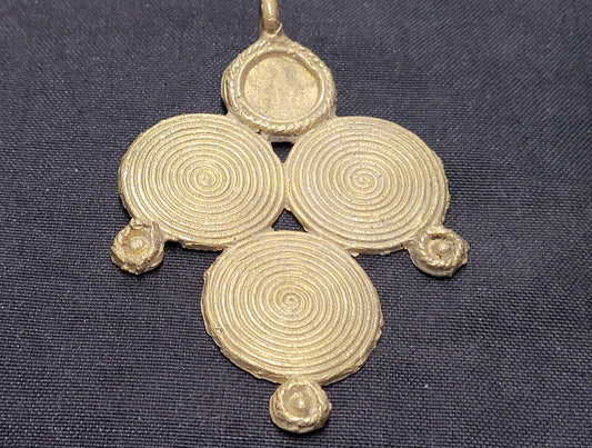 Large African brass pendant - Aadampo