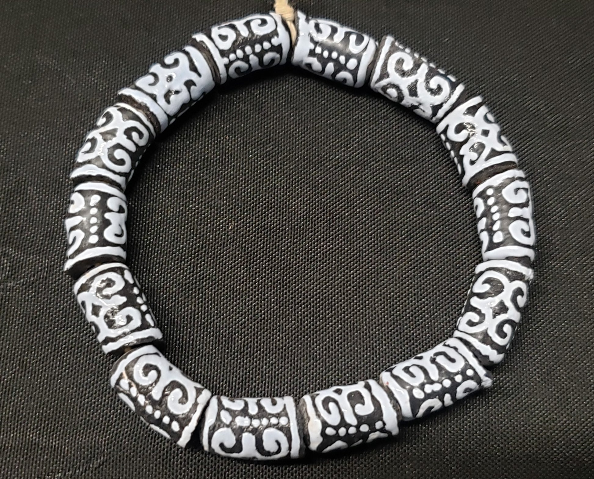Craft with African glass beads from Ghana. Design jewelry, accessories, or crafts, with Dwennimmen Adinkra beads. - Aadampo