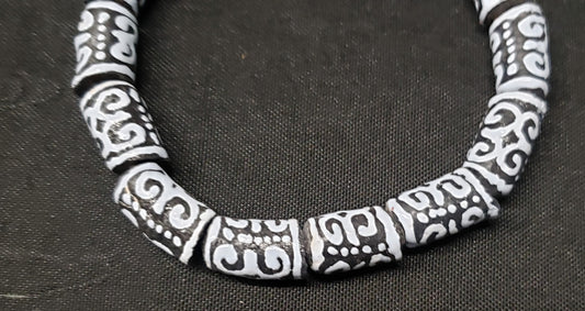 Craft with African glass beads from Ghana. Design jewelry, accessories, or crafts, with Dwennimmen Adinkra beads. - Aadampo