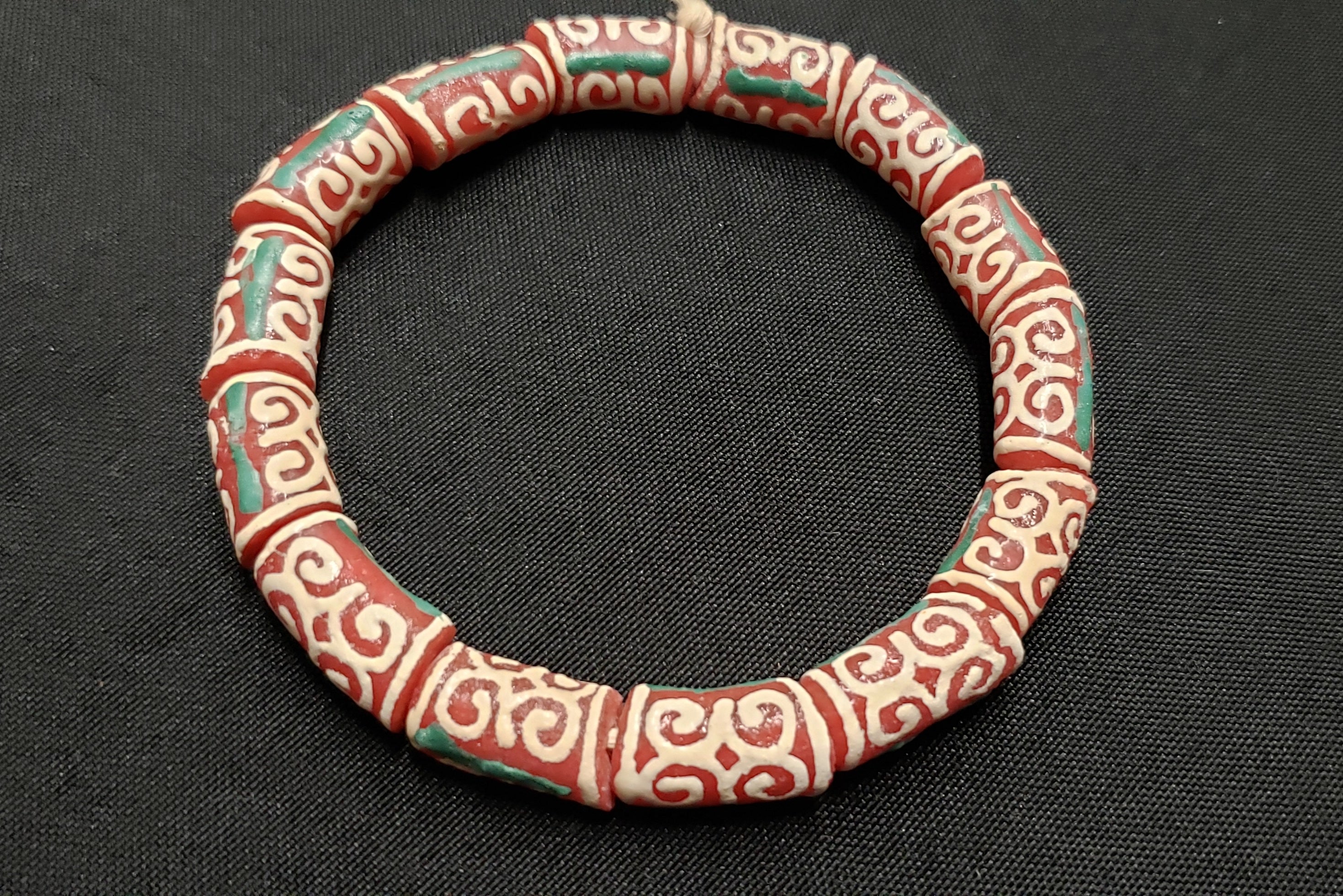 Craft with African glass beads from Ghana. Design jewelry, accessories, or crafts, with Dwennimmen Adinkra beads. - Aadampo